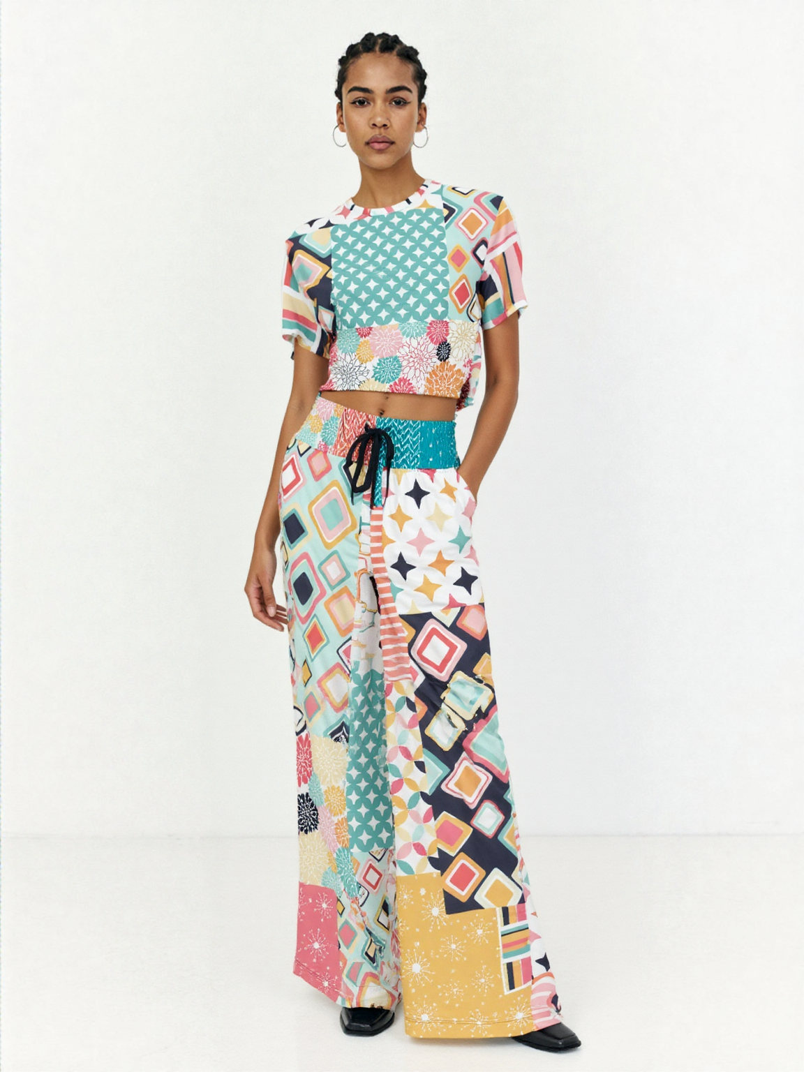 Old Miami Geometric Trefoil Eco-Poly Short Sleeve Cropped Pullover