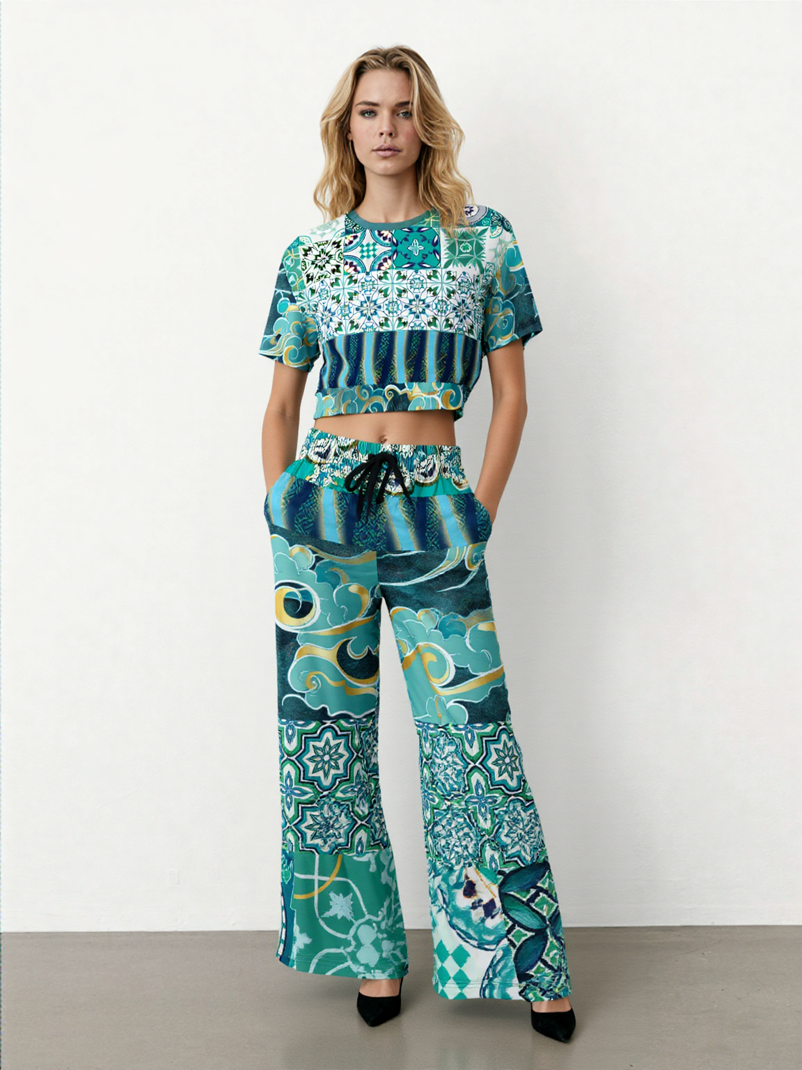 Green Meknes Mosaic Tile Eco-Poly Short Sleeve Cropped Pullover