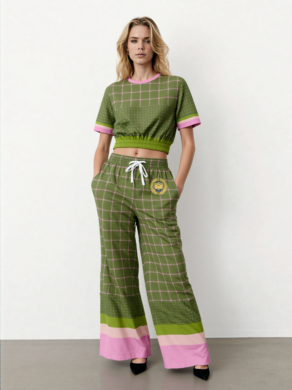 Hopscotch in Green Windowpane Eco-Poly Short Sleeve Cropped Pullover